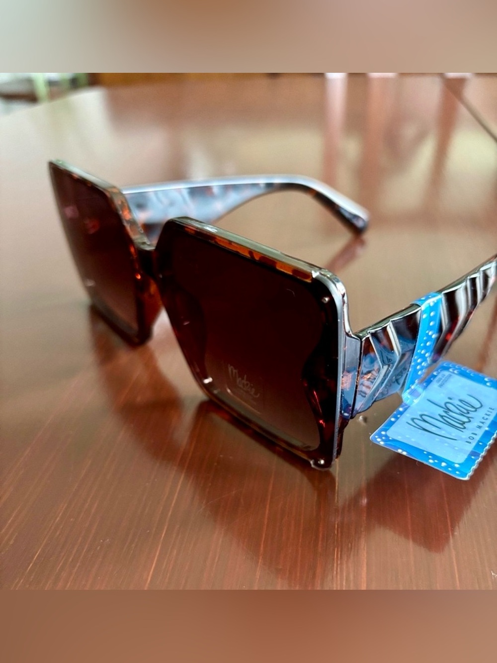 Mackie 100% UV protection square tortoise shell frame, brown lens, V-design arms